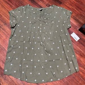 Sonoma short sleeve, Lg blouse. Green with flowers.